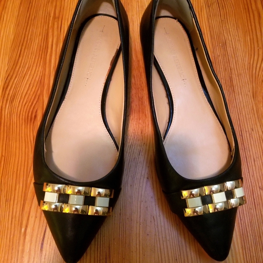 Banana Republic low heel leather shoes